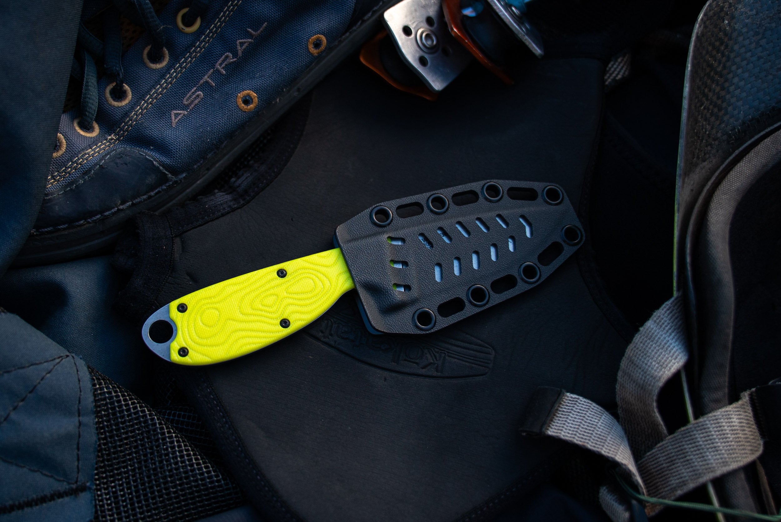 The Guardian River Knife – Blunt Tip, Serrated Edge, Dayglow Yellow G10